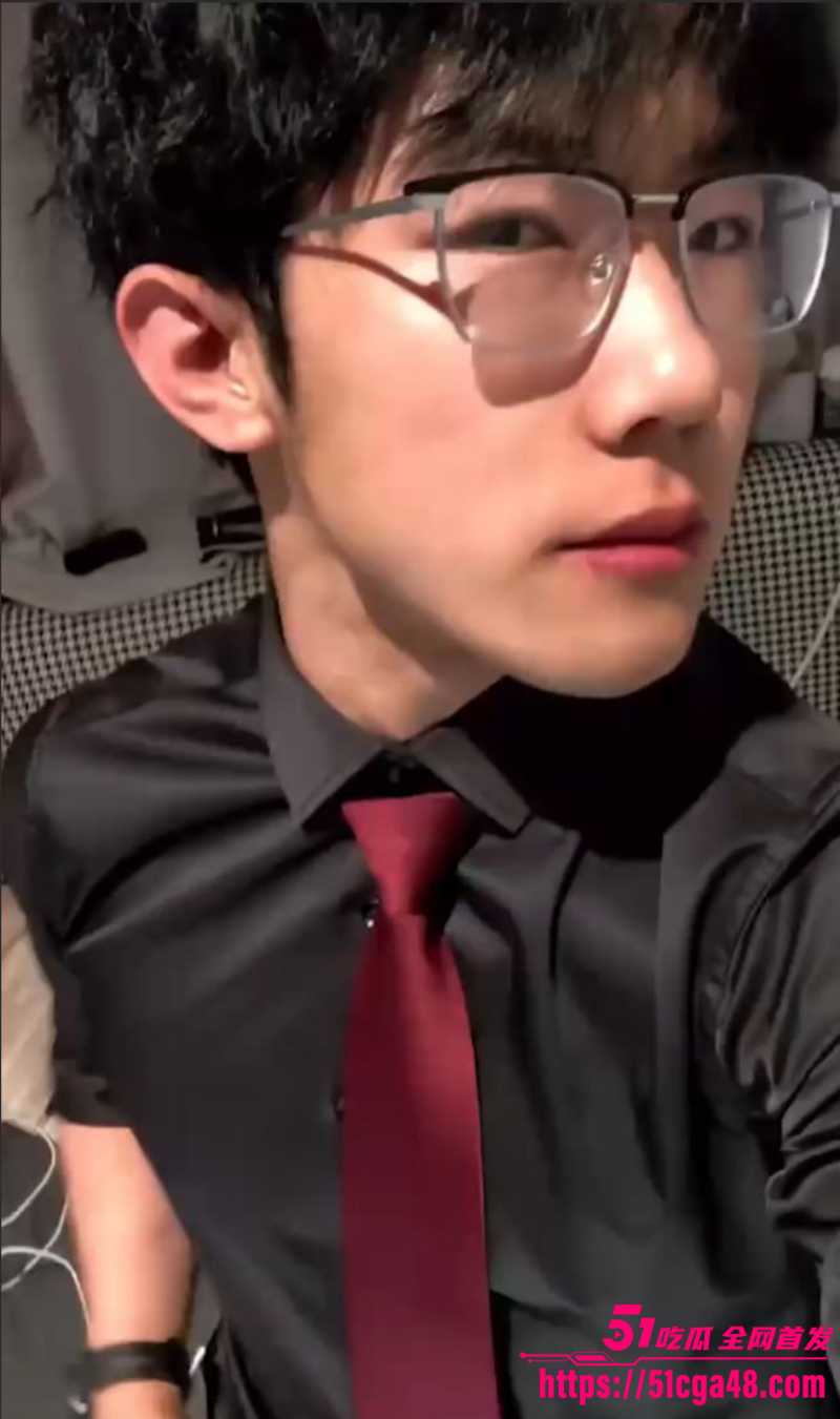 抖音人气网红 友哥 墨镜撸管视频外流 腹肌身材超吸睛 不雅私拍视频曝光！