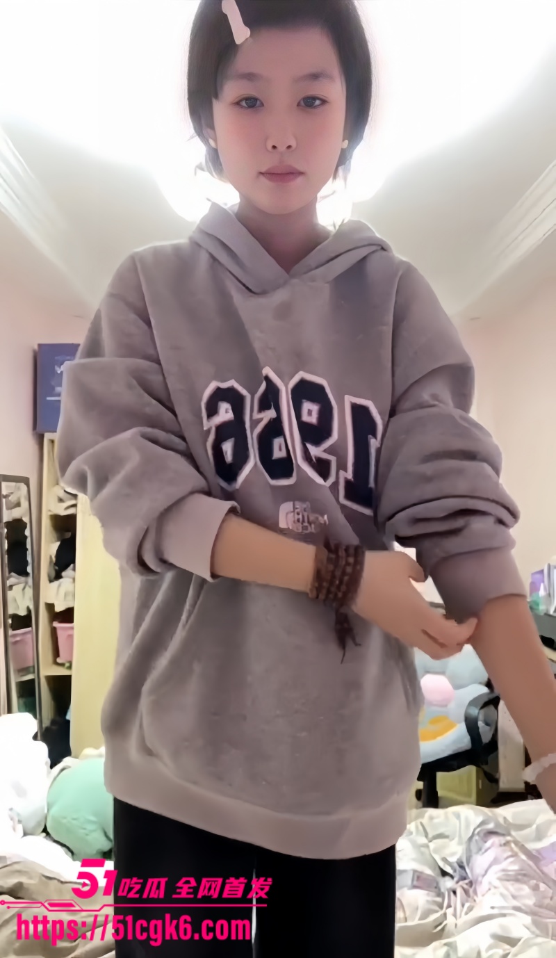 清纯学生妹为还网贷变淫娃 毫无底线自我调教 舔脚咬袜捅菊抠逼 反差十足！
