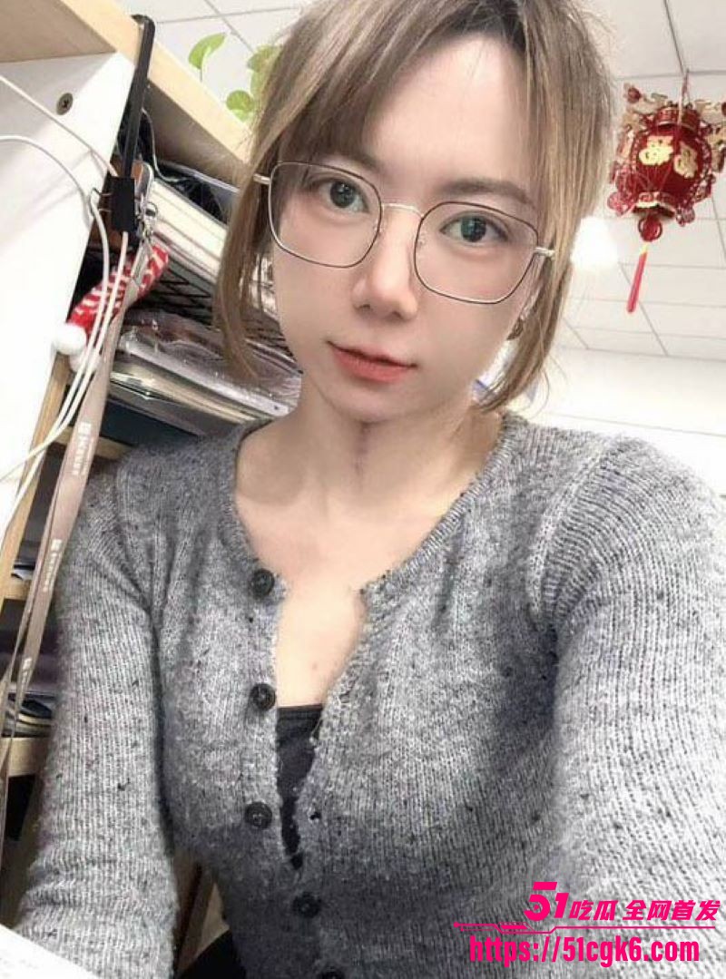 北方文员 小段 私生活大曝光 B杯粉嫩少妇三通 每晚加班服侍舔弄领导 翻白眼挑逗 眼神勾魂！