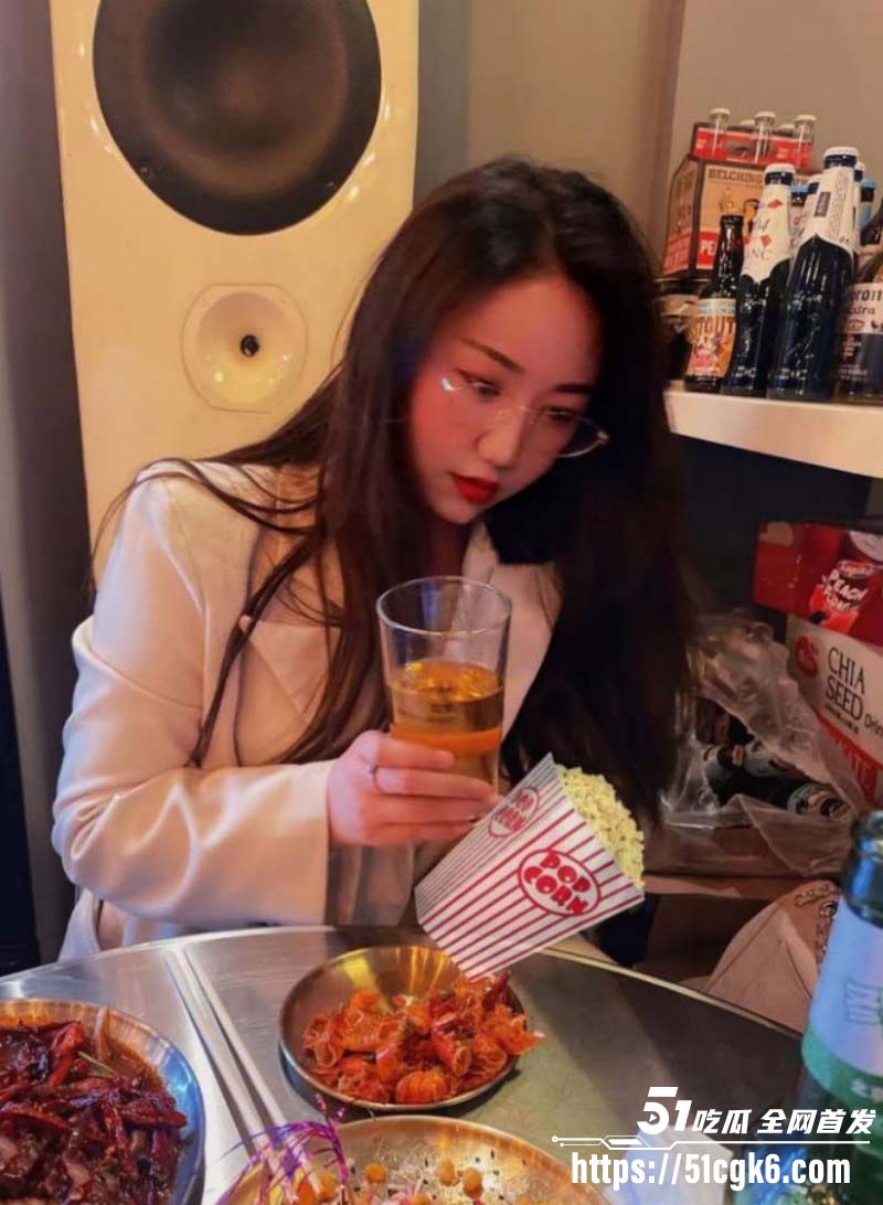 极品新婚少妇 沈佳宜 婚前放荡约炮同事任其内射 婚后成功上岸升华为贤妻良母！