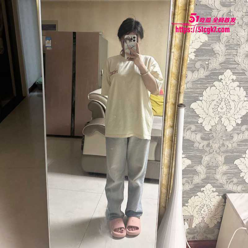 青岛大学反差学生妹 萝莉学姐 私下竟是金主爸爸的专属母狗 巨黑鲍鱼风骚反差 自慰视频被曝光 ！