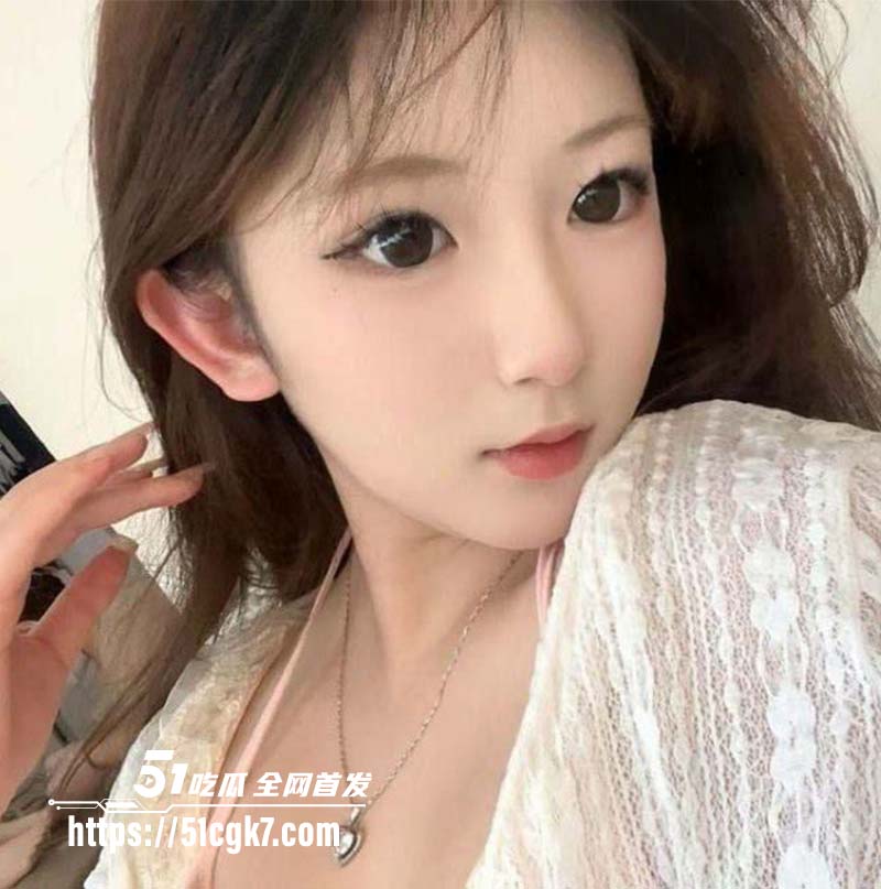 高颜值极品嫩妹泄密 被金主在酒店肆意玩弄 皮肤吹弹可破D杯巨乳晃的人头晕