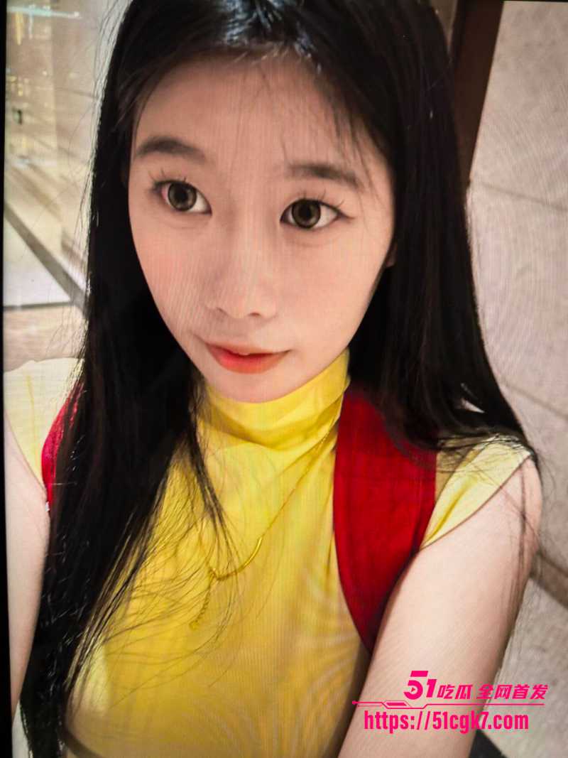 青岛大学反差学妹 张如意 恋爱期间拍摄淫荡视频 楼梯间露出做爱 天生母狗本性尽显！