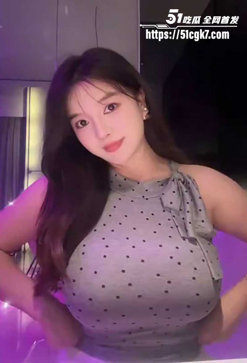 超美巨乳网红 赫本 不雅视频流出！顶级嫩妹下海玩裸聊 揉搓巨乳露臀掰穴 揉逼自慰反差骚爆！