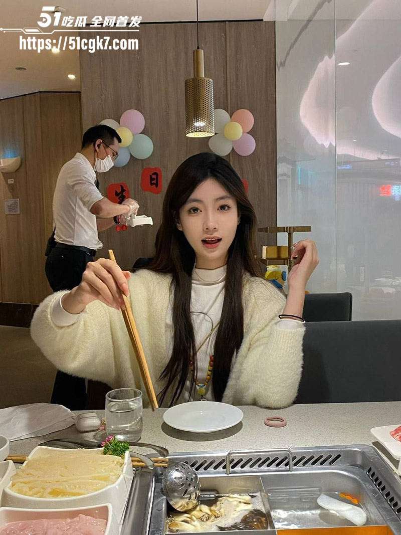 广东极品校花 夏晓红 不雅视频泄露！清纯少女被金主包养调教成母狗 反差感十足！