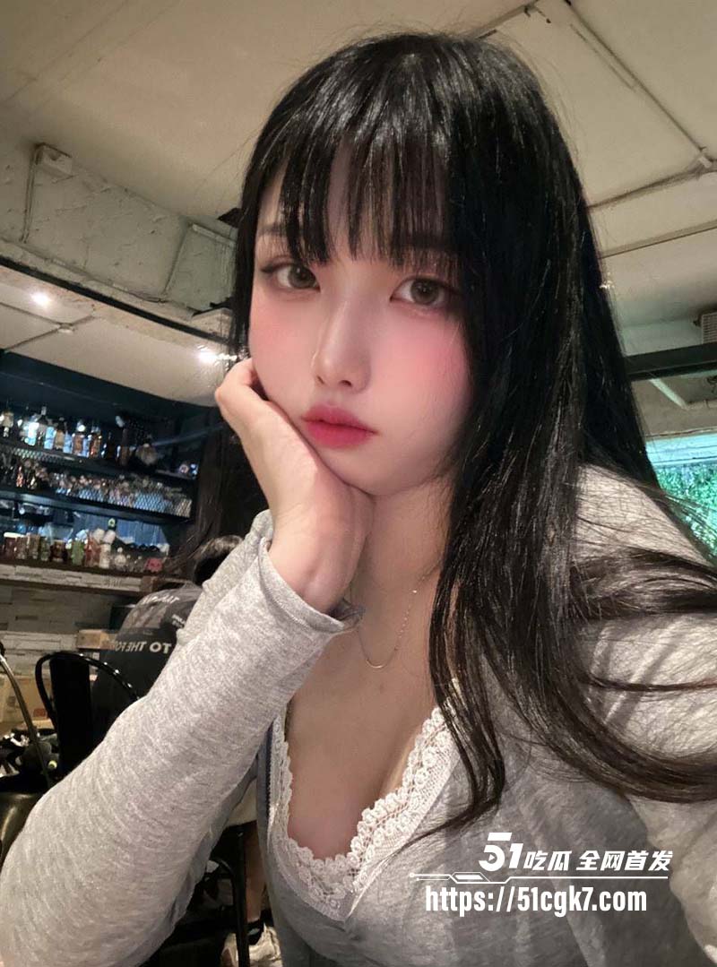 杭州女大学生反差母狗曝光 有钱就能操 被金主爸爸各种无套狂插 两个大奶子都快甩出屏幕了