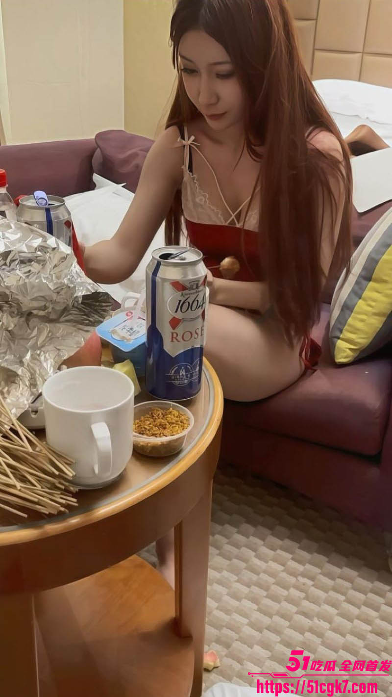 约啪大神 深圳第一深情 约操高颜值贱母狗！巨乳翘臀白皙嫩肤堪称极品 被后入猛干 肉鲍喷水不止！