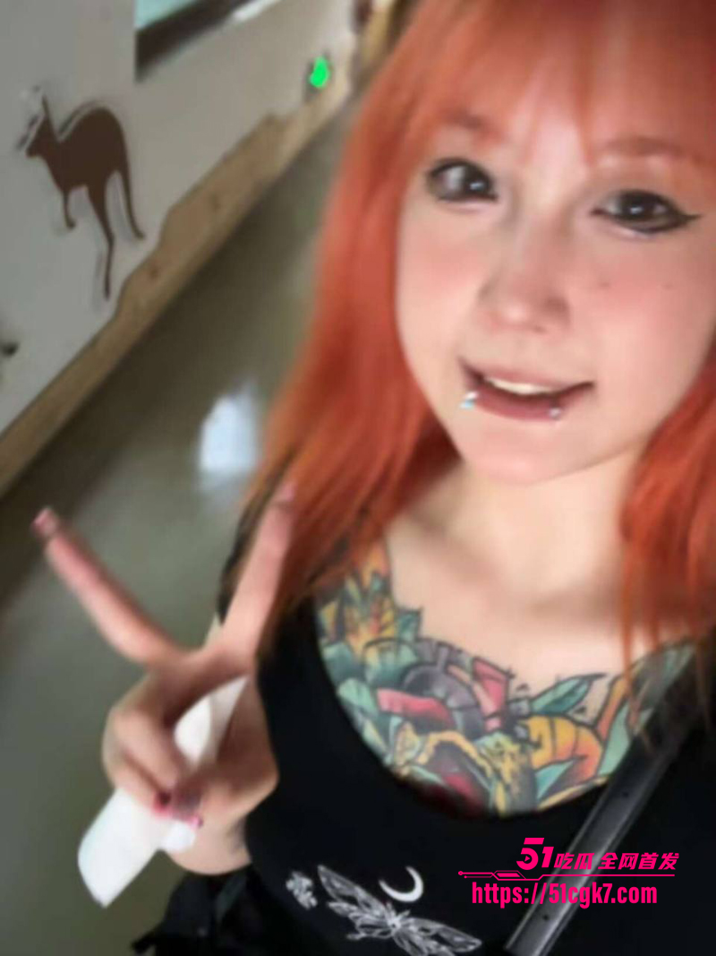 新疆花胸纹身没钱结账 现与纹身师做爱抵债 放荡婊子私密视频曝光！