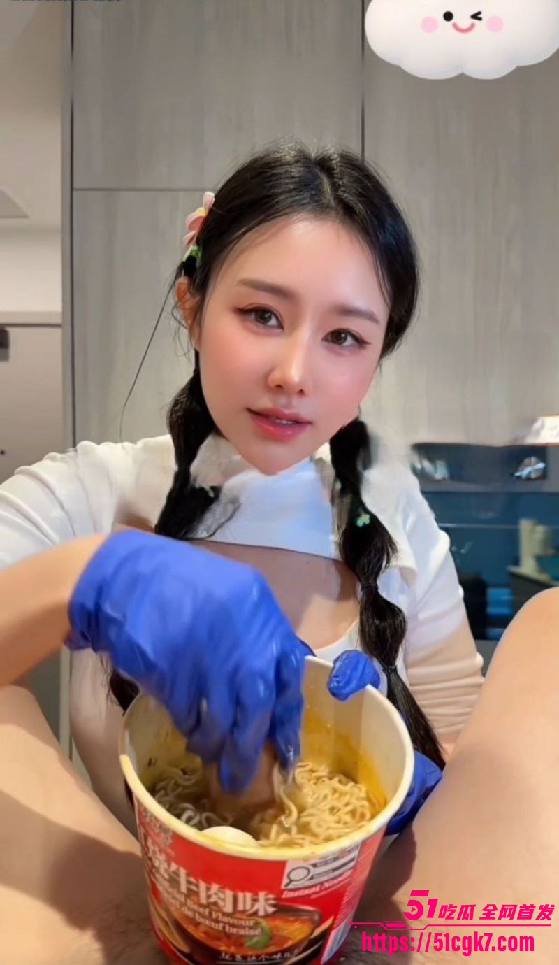 推特网黄汐梦瑶品尝红烧牛肉鸡巴面 3