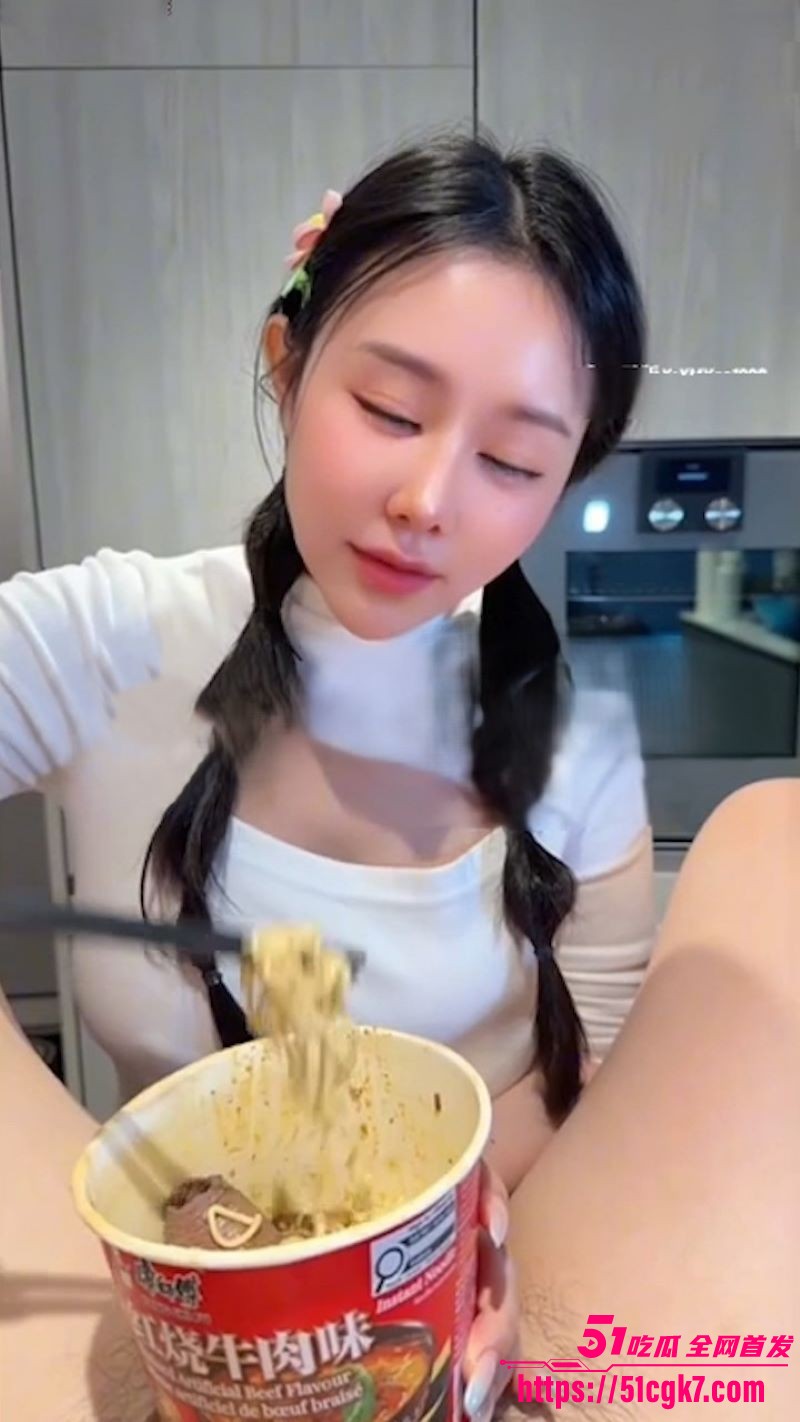 推特网黄汐梦瑶品尝红烧牛肉鸡巴面 6