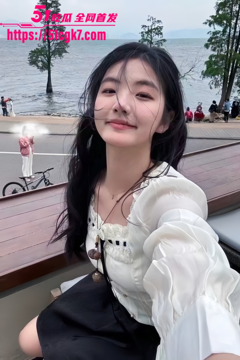 推特淫妻 丫头呀 SM捆绑调教群P 绿帽王八看骚妻被操 手指抠逼高潮喷汁爽翻天！