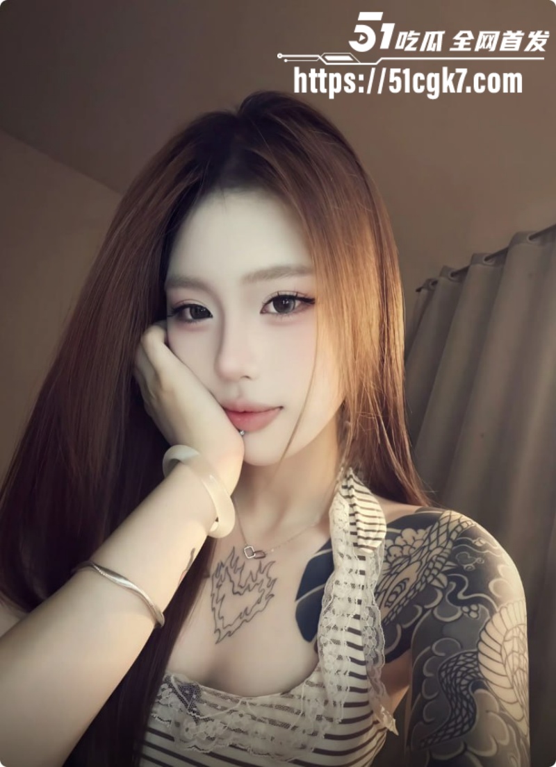抖音网红 mo你别哭 最新性爱视频流出 超高颜值符文战士 露脸口交淫态炸裂 火辣身材令人血脉喷张！