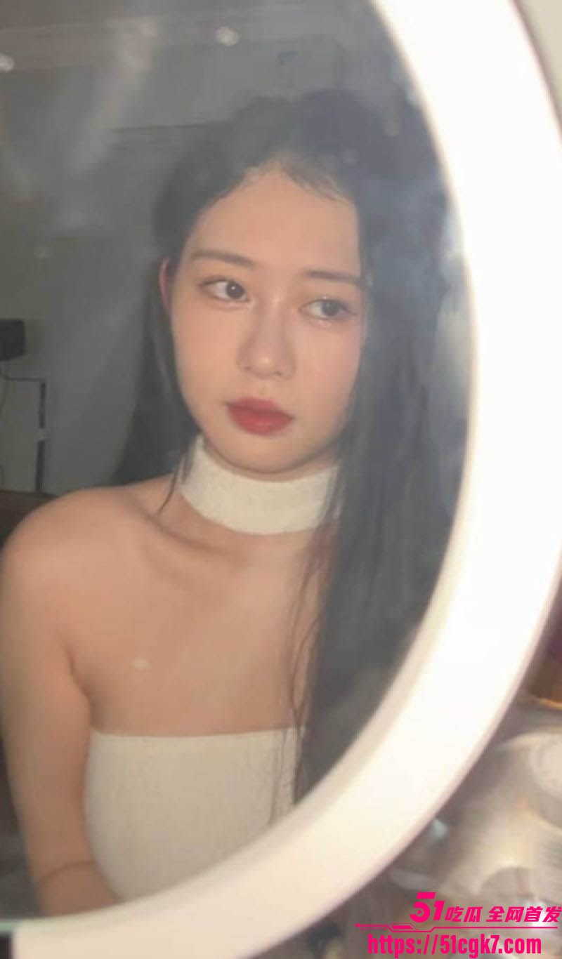 上海26岁E杯母狗 赵琦 酒后变贱种！主动挑逗炮友跪地口交 被按在床上猛烈后入 骚劲十足！