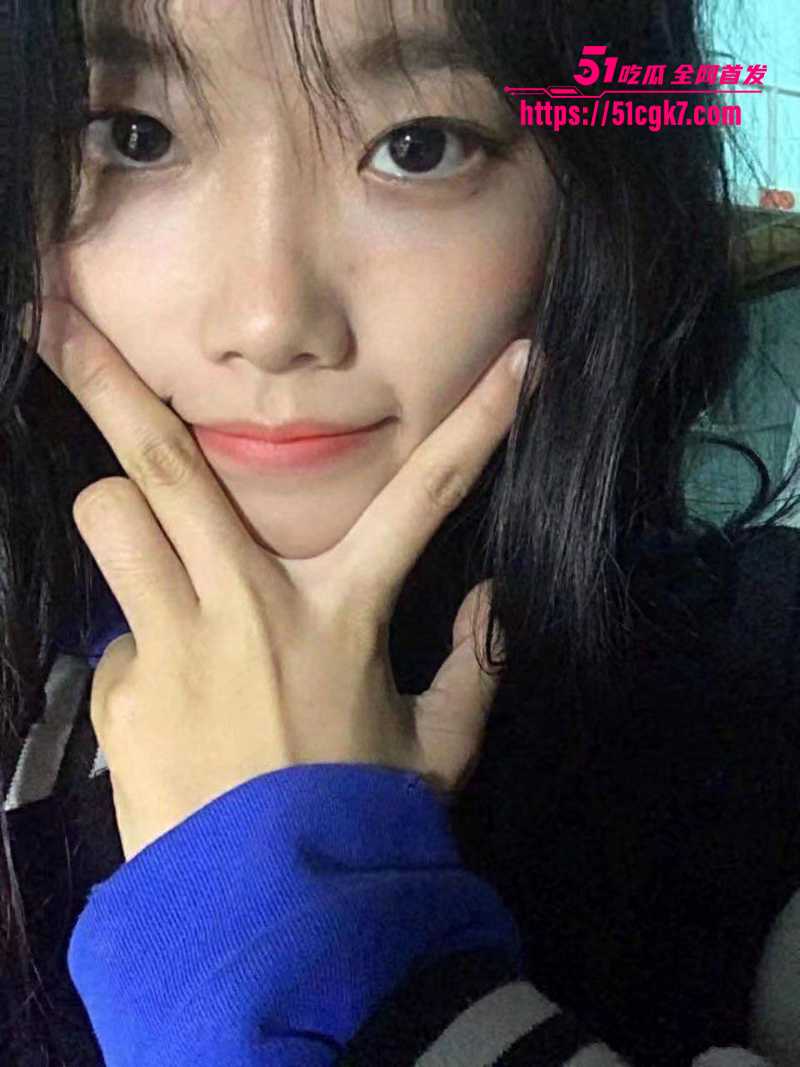 广州女大学生 吴萌 宿舍性爱自拍 跪地口交后入爆操 被舍友发现直接曝光视频！