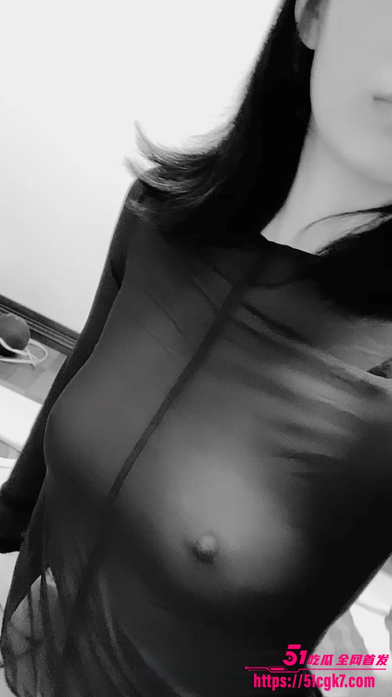 极品巨乳翘臀学生妹全裸直播 6