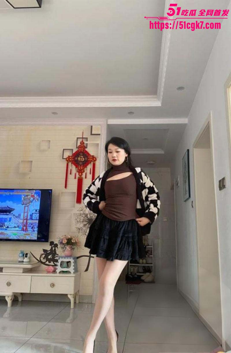 乱伦大神 妈妈的味道 干妈女儿故意创造独处机会 酒后醒来与性感干妈激情打晨炮！