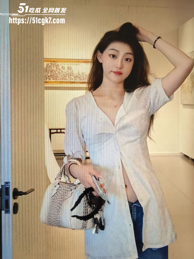 河南安阳 刘薇 清纯少女与男友性爱视频流出 多姿势切换娇喘连连 深喉口交反差十足！