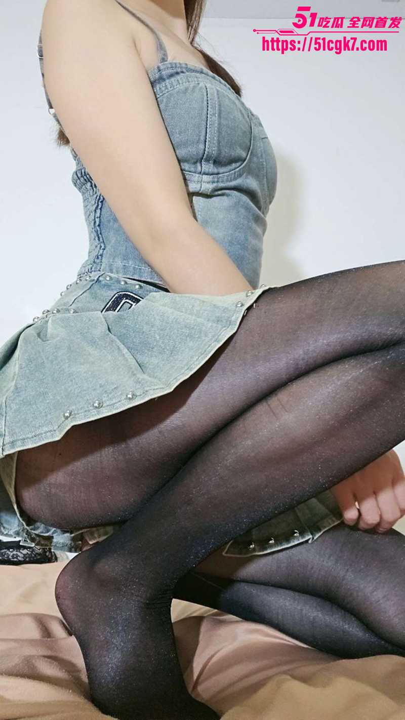 51原创狂情哥哥 深夜趁妹妹准备出门前 打桩爆操黑丝美臀 内裤轻拔后被激烈狂插怒射！