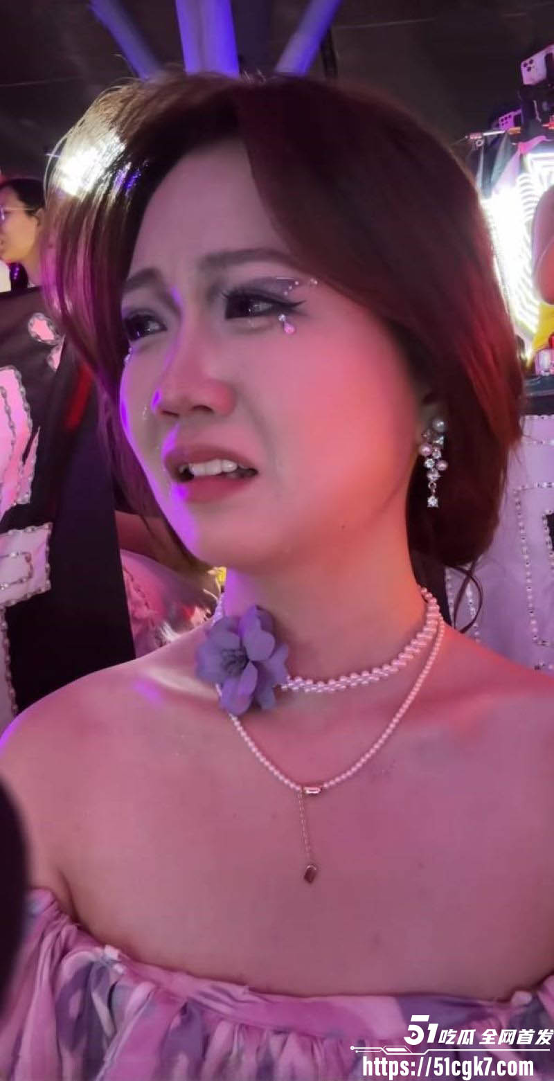 时代少年团马嘉祺女粉现场泪崩求爱为补偿竟次日激情做爱 3