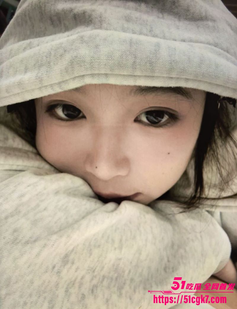 山东理工大学 李子悦 穿紫色情趣内衣与男友啪啪 被撕破黑丝大屌猛烈抽插 啪啪声响彻房间！