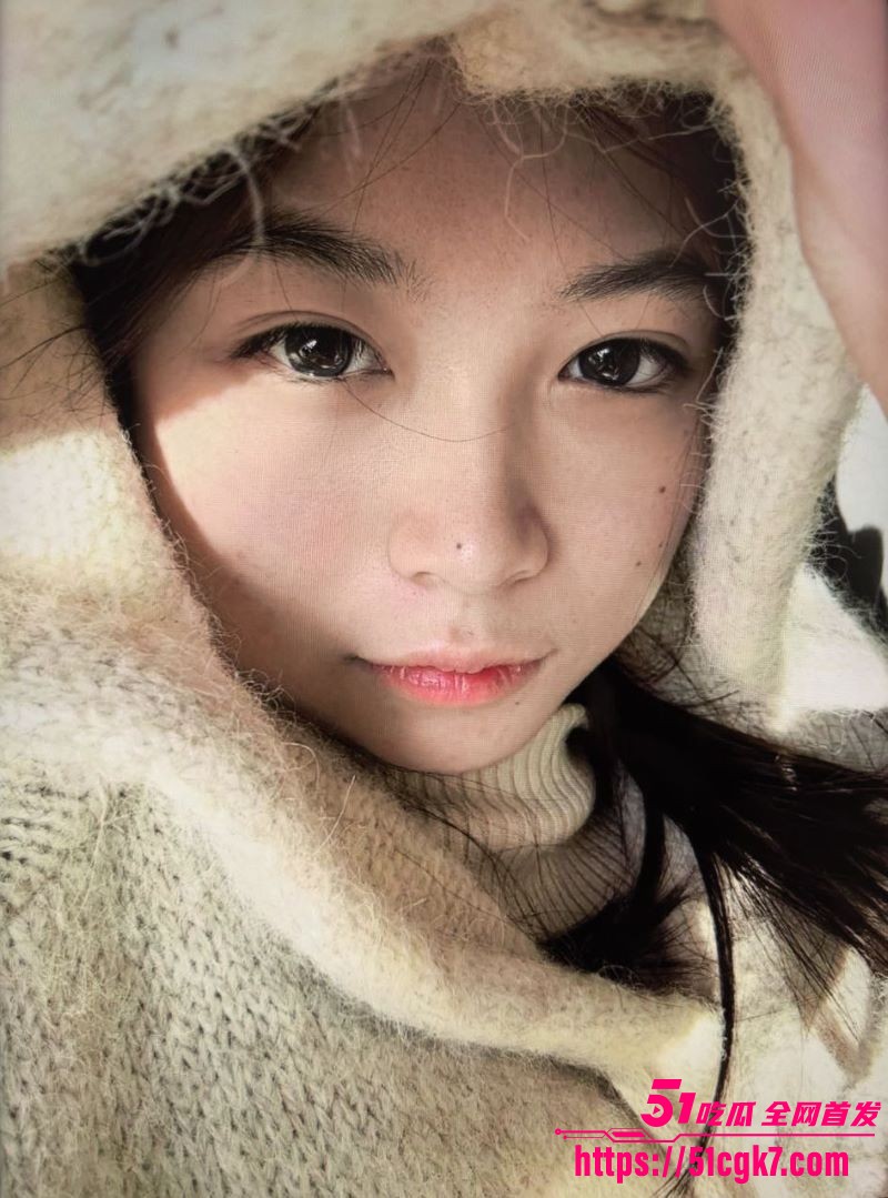山东理工大学李子悦穿紫色情趣内衣与男友啪啪 2