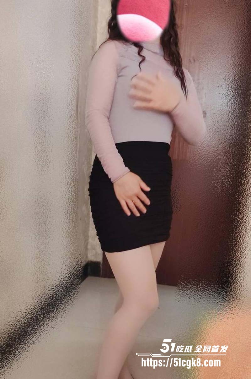 海角原创我的高中老师 巨反差丰满熟女李老师 背着她老公出来让我插到高潮56次