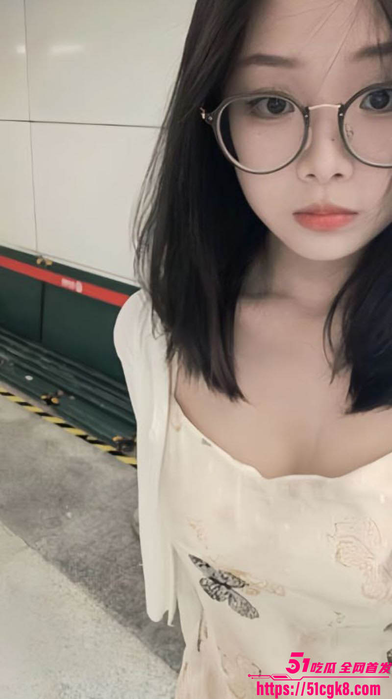 上海师范大学 陆佳怡 高学历母狗 穿性感黑丝露脸口交 主动撅臀被后入猛干 淫叫不断！