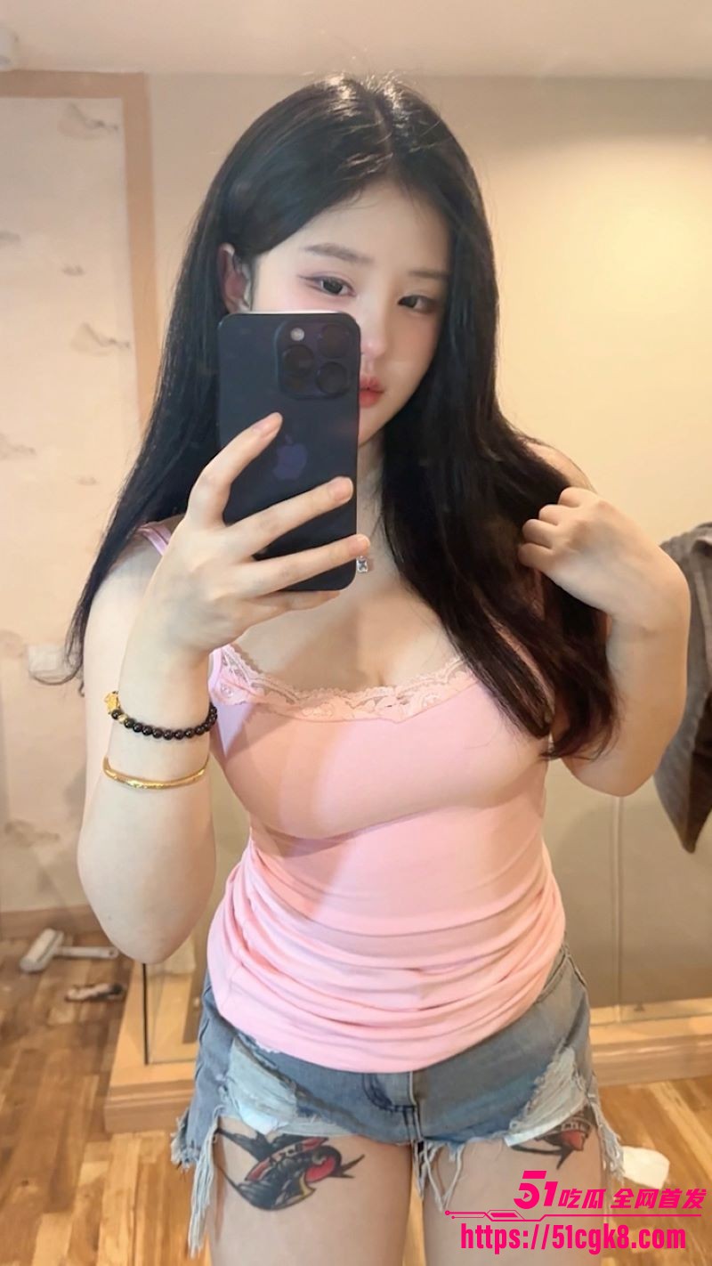 抖音福利姬 绚斐斐 私密视频泄露 长相神似刘亦菲 假阳具抽插白虎嫩穴 淫水狂喷！