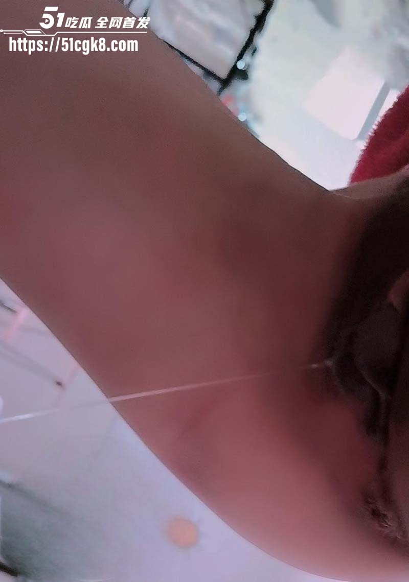 真实姐弟乱伦历程餐桌暴操发情亲姐姐03