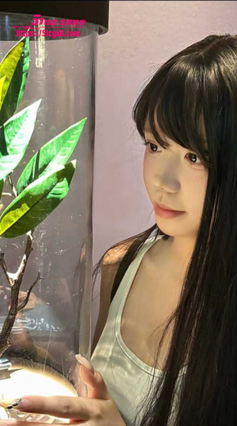 海角乱伦大神 真实姐弟乱伦 姐姐学院风短裙黑丝 勾引弟弟足交抠逼 巨乳爆棚撩人姿势！