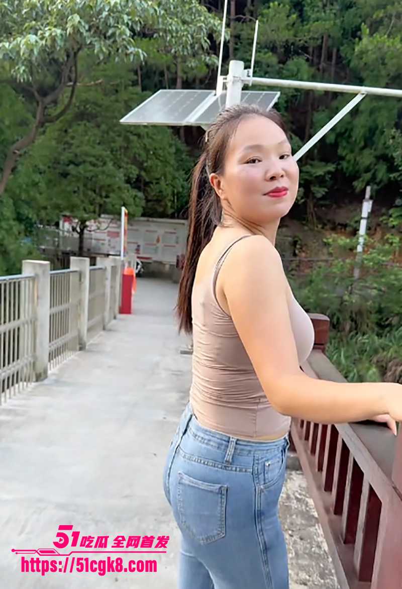 轻熟女网红雨夜 不雅私拍流出 5 拷贝