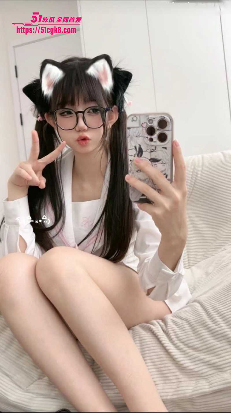 抖音萌妹 心碎美洋洋 JK制服自摸骚舞 纤细腰肢随着节奏摇曳 勾魂内裤福利视频流出！