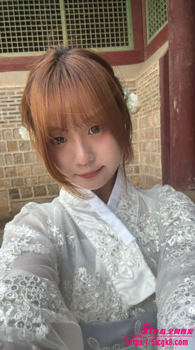 香港学生 高乐宜 不雅视频泄密 醉酒被兄长强上 粉嫩逼紧致异常 群P内射淫水四溅！