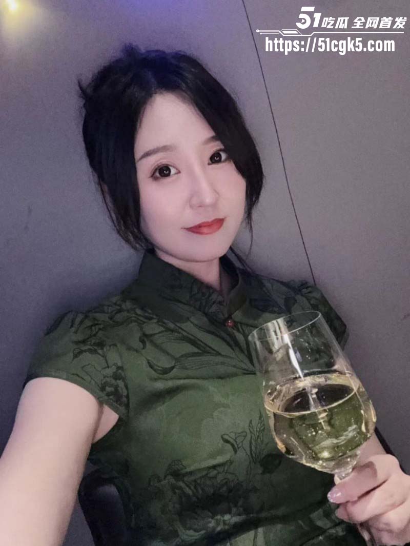 河北石家庄32岁已婚女会计 张文璇 表面端庄私下淫骚 为追求刺激主动献身公司领导！