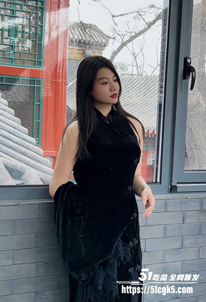 海角大神 我的长腿嫂子丝袜控 伦乱新作！趁着哥哥外出工作 竟在父母隔壁 爆操哺乳期的寂寞嫂子！