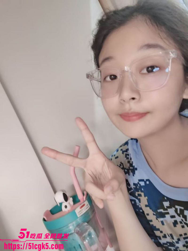 浙江宁波学生妹 田润馨 约炮视频流出 肥美臀部被炮友后入猛干 打桩内射白浆狂流！