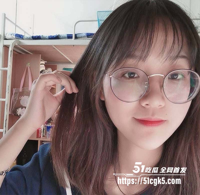 师范大学眼镜妹私拍流出2