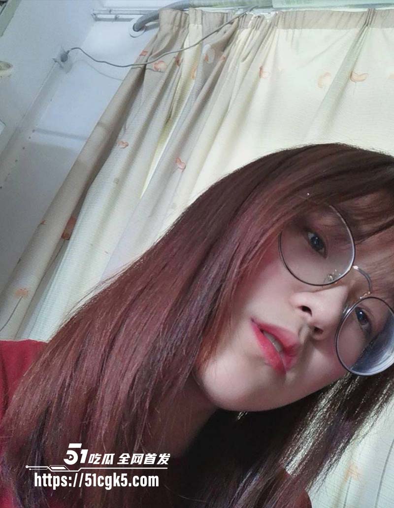 师范大学眼镜妹私拍流出6