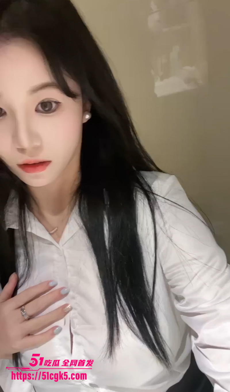 丰乳翘臀美女 半糖懒懒呢 顶级大奶被操晃不停 端庄尤物自扣自慰 淫荡反差视频流出！
