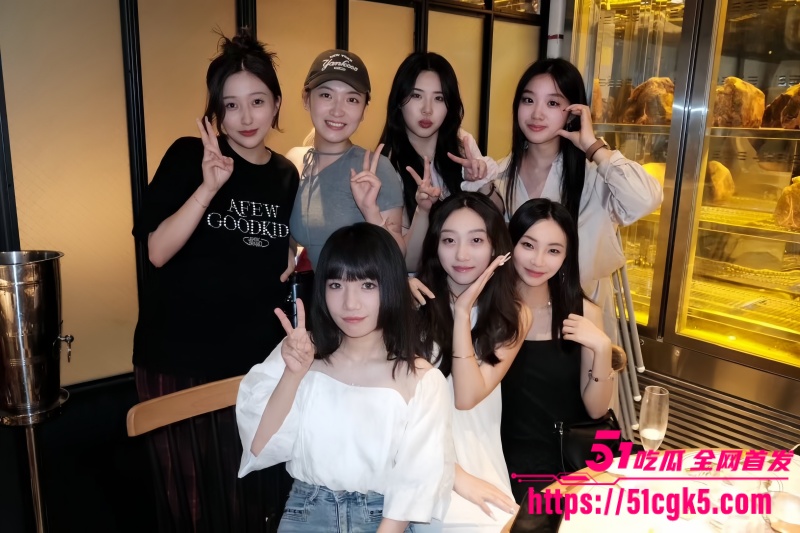 河南洛阳00后高颜值美女 与男友做爱私密视频泄露 美乳骚母狗深喉口交 主动骑乘表情呻吟无比销魂！