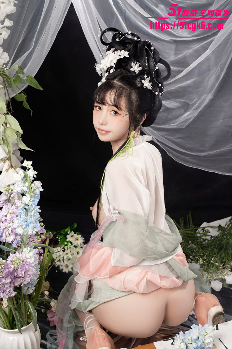 高颜值爆机少女喵小吉 大尺度写真流出 曲线曼妙仙气飘飘 嫩穴诱惑欲罢不能！