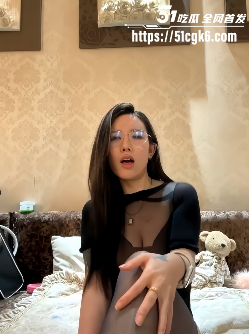 抖音御姐网红 Manson13333 下海首秀 镜头前淫语撩骚 揉戳双乳激情热舞 玩具自慰高潮喷水 真是太会玩了！