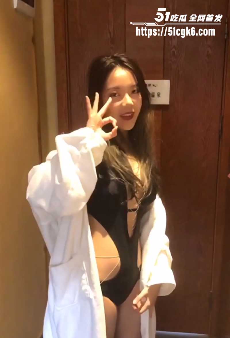 高颜值00后少女 濑濑户外露出视频 2 拷贝