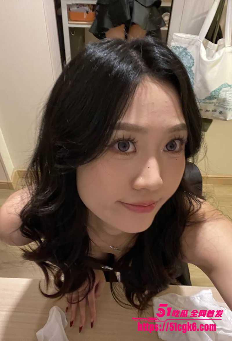 金融公司前台小梦反差婊女下属勾引老板视频曝光3拷贝