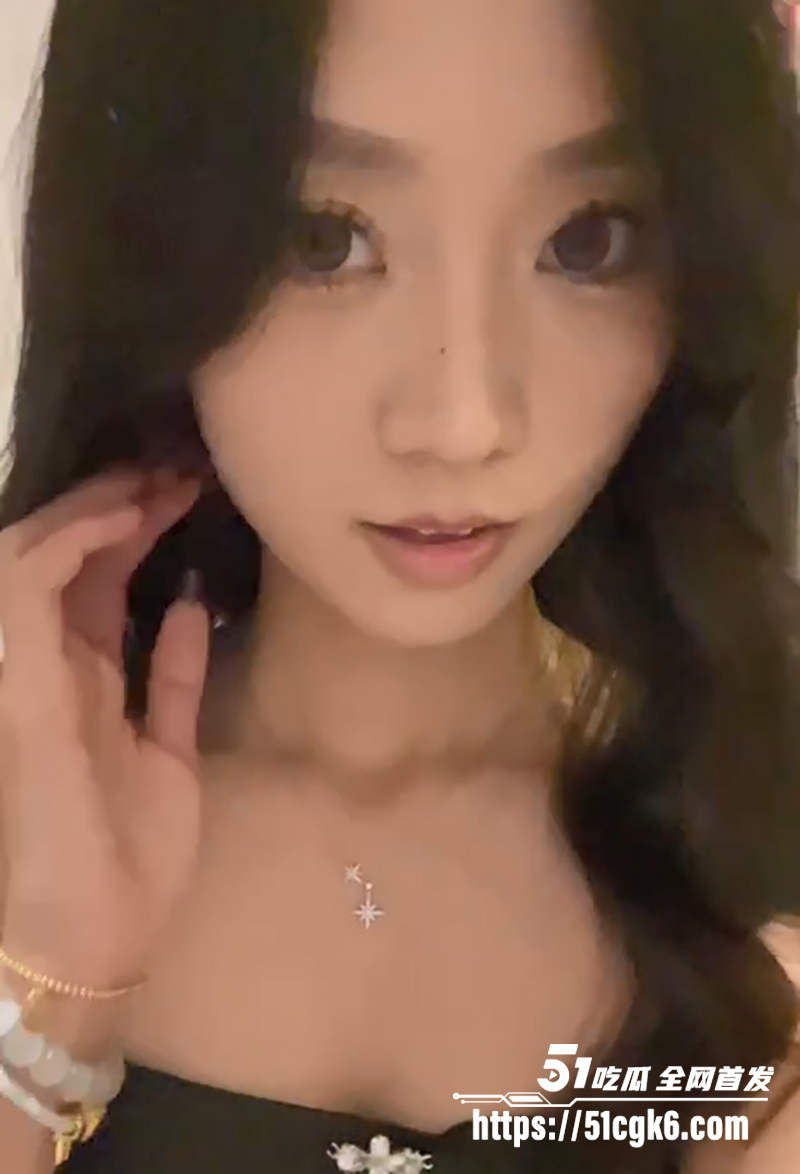 极品前台美女 小梦 不雅视频流出！拍露穴淫片勾引被老板爆操 对白淫荡至极！