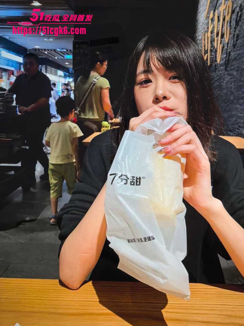 沈阳短发御姐 刘莉莉 欲求不满约炮成瘾 后入口交户外骑乘 激情性爱视频流出 ！