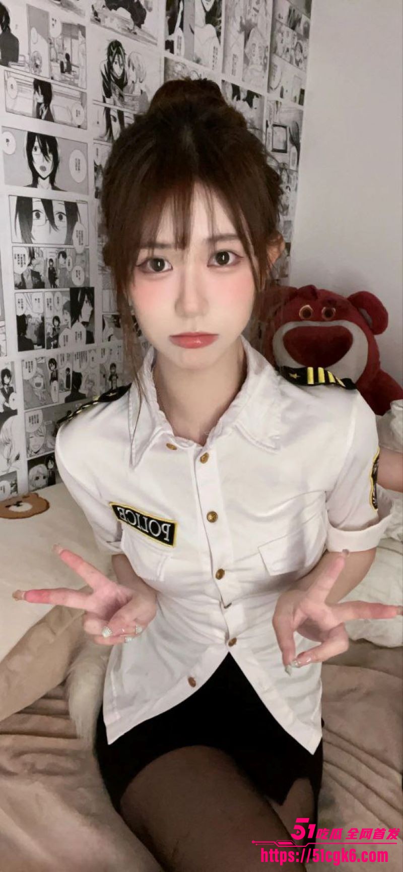 超高颜值学生妹极致露出道具自慰视频 4
