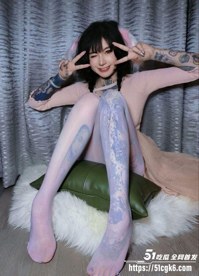 推特顶级骚母狗longmaocouple露出啪啪合集 3