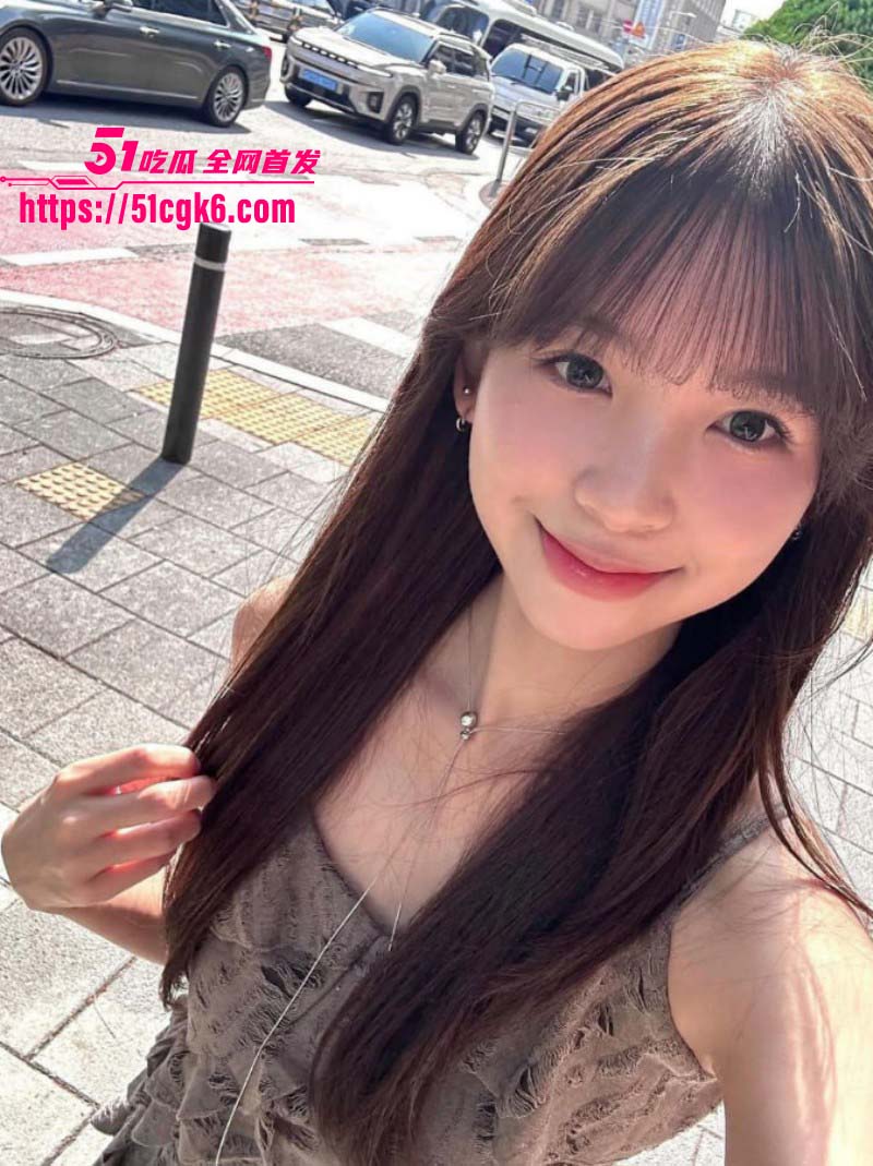 台湾高雄学生妹 邱鑫俞 KTV兼职坐台被包养调教开发 自曝不雅私拍只为取悦金主！