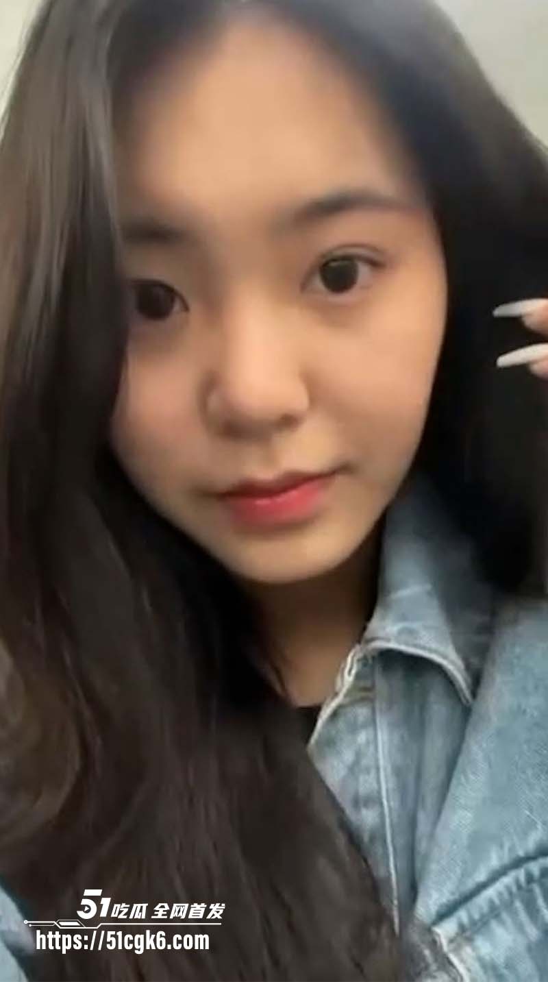 清纯大学生妹子私下变吃鸡母狗2